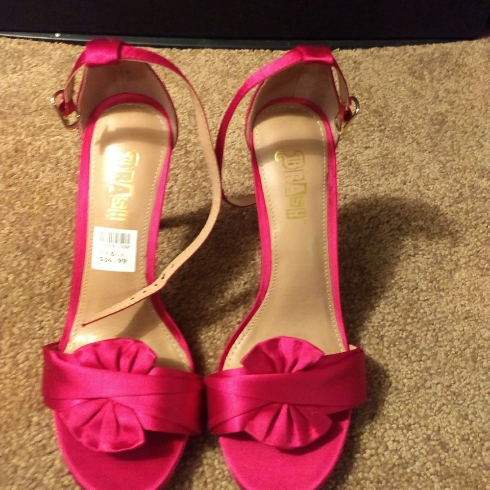 Fushia strappy heals